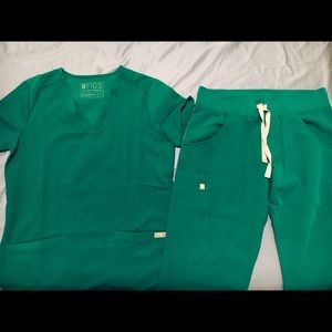 Figs Hunter Green Casma Top and Kade Pant Bundle